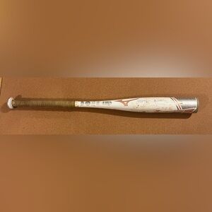 Mizuno Finch White Baseball Bat 27 inches, 14 ounces. Used.